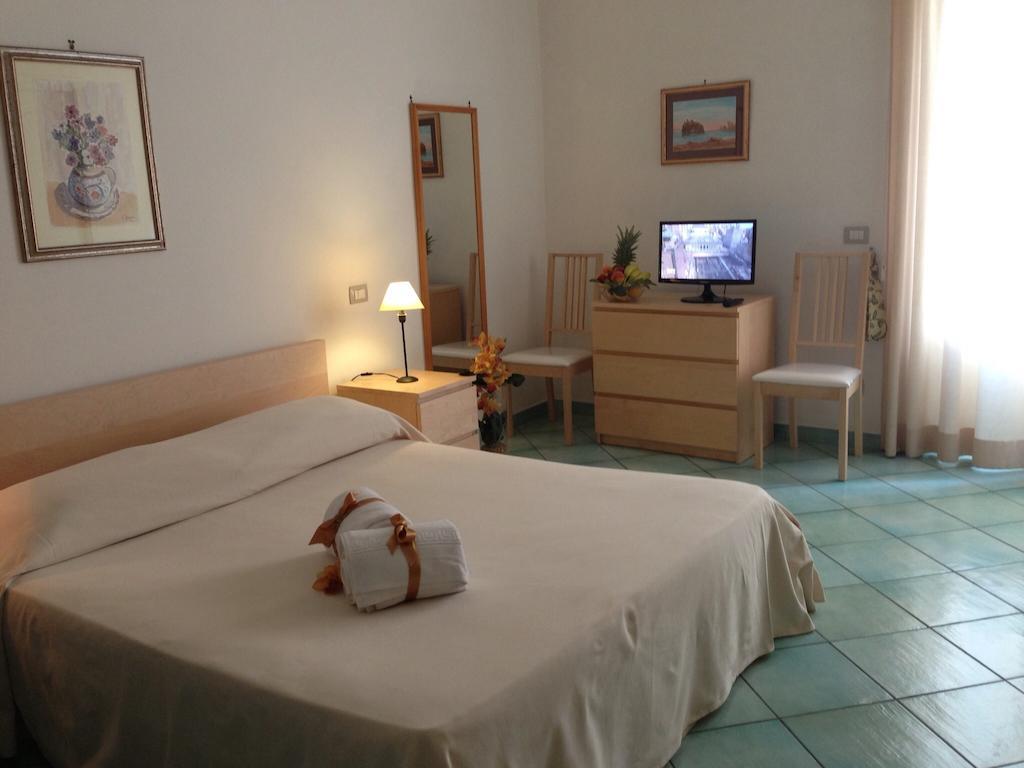 Hotel & Residence Matarese Casamicciola Terme Δωμάτιο φωτογραφία